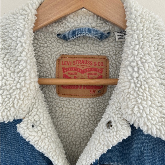 Levi's Denim Jacket with Sherpa Lining XL - Picture 3 of 8